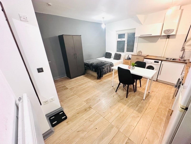 Additional image 8 of Studio Flat, Kilburn High Road, NW6, N1 7GU