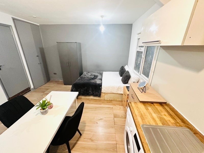 Additional image 11 of Studio Flat, Kilburn High Road, NW6, N1 7GU