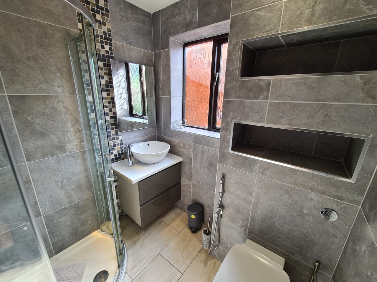 Additional image 2 of 5 Bed Semi-Detached House, Heybarnes Road, B10, N1 7GU