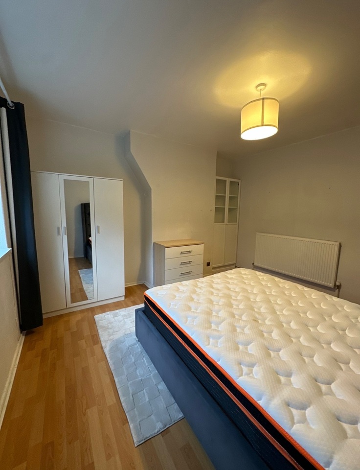 Additional image 3 of 2 Bed Flat, Holm Oak Mews, SW4, N1 7GU