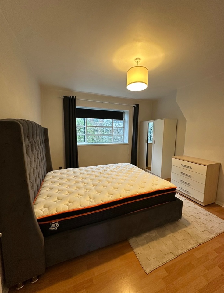 Additional image 7 of 2 Bed Flat, Holm Oak Mews, SW4, N1 7GU