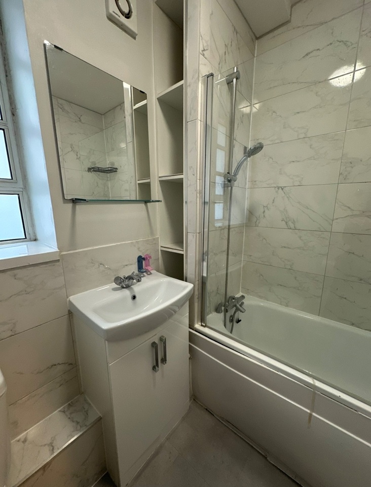 Additional image 9 of 2 Bed Flat, Holm Oak Mews, SW4, N1 7GU