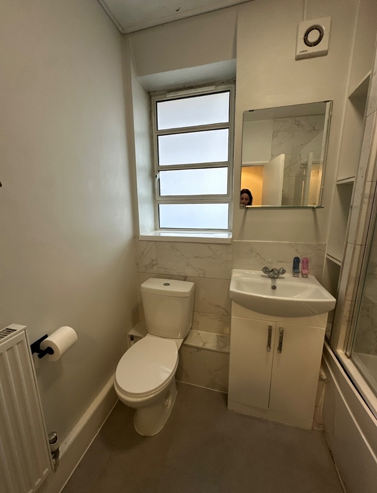 Additional image 10 of 2 Bed Flat, Holm Oak Mews, SW4, N1 7GU