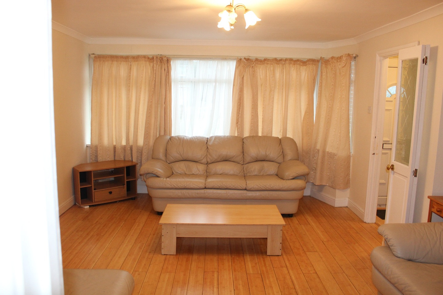 3 Bed Terraced House, Circuit Lane, RG30, N1 7GU