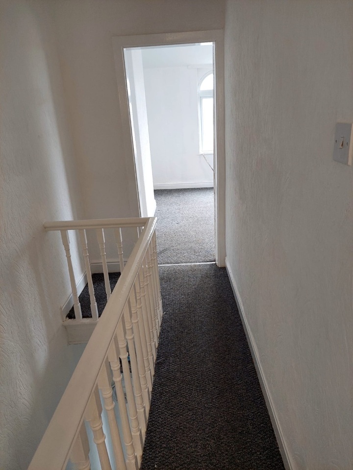 3 Bed Flat, Rochdale Road, M9, N1 7GU