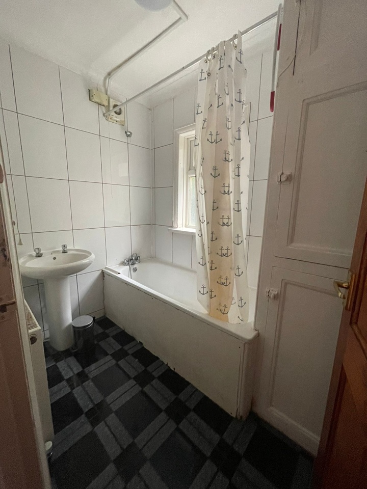 Additional image 5 of Room in a Shared House, Headingley Mount, LS6, N1 7GU