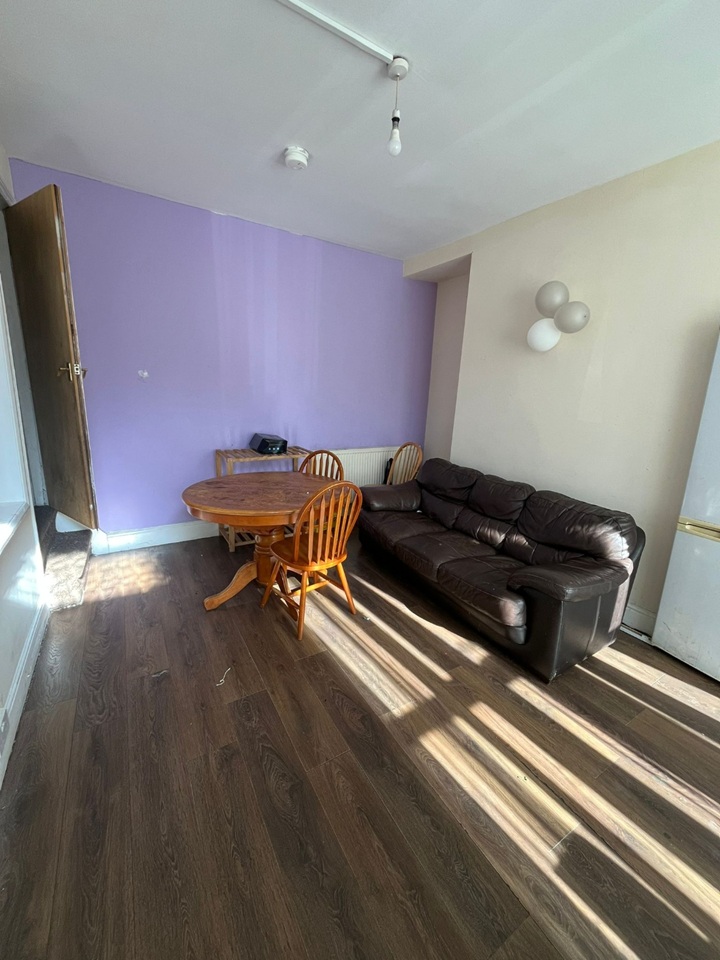 Additional image 2 of Room in a Shared House, St Hildas Mount, LS9, N1 7GU