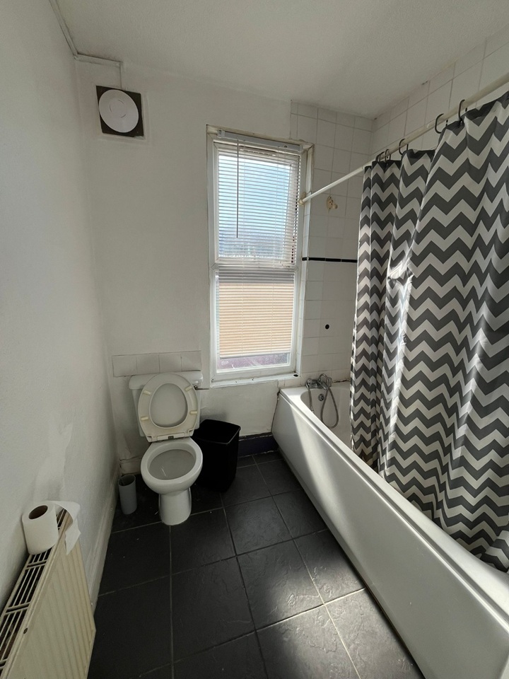 Additional image 3 of Room in a Shared House, St Hildas Mount, LS9, N1 7GU