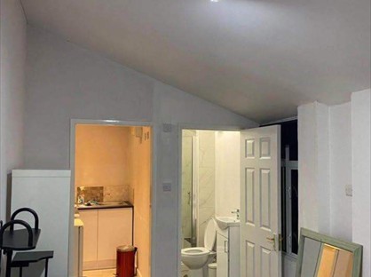 Studio Flat, Little Park Drive, TW13