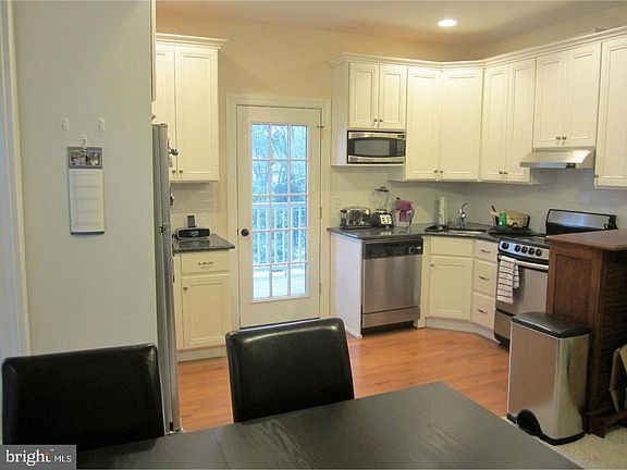 Additional image 2 of Room in a Shared House, Headingley Mount, LS6, N1 7GU