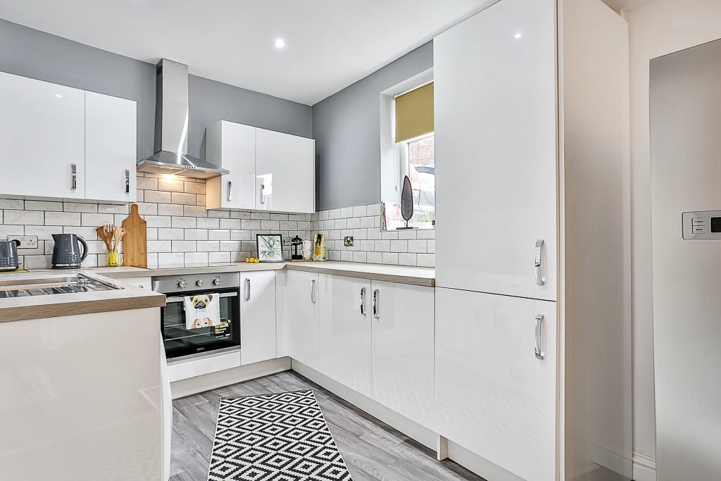 3 Bed End Terrace, Chesterfield Road, S8, N1 7GU