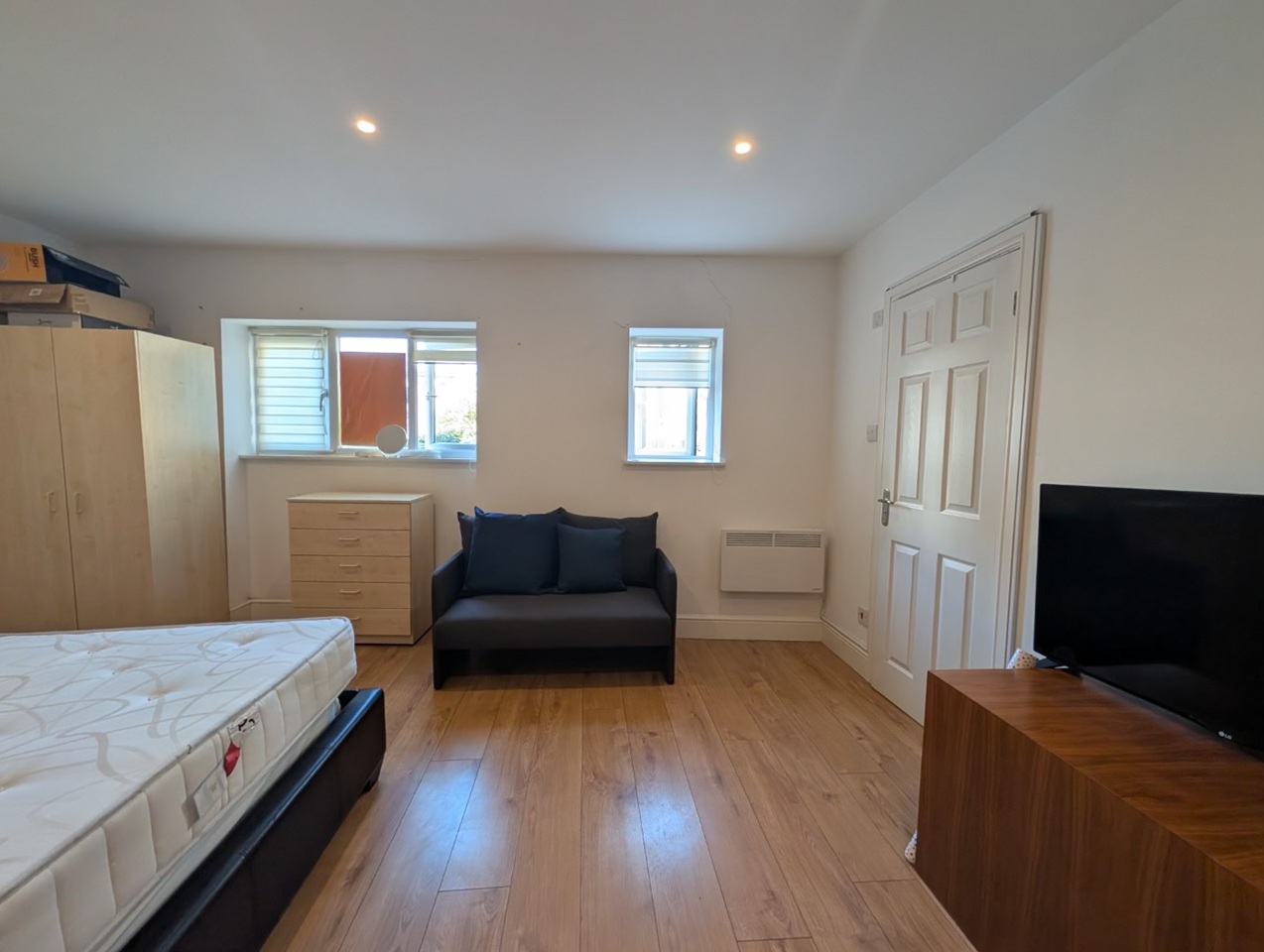 Additional image 2 of Studio Flat, Wandsworth Road, SW8, N1 7GU