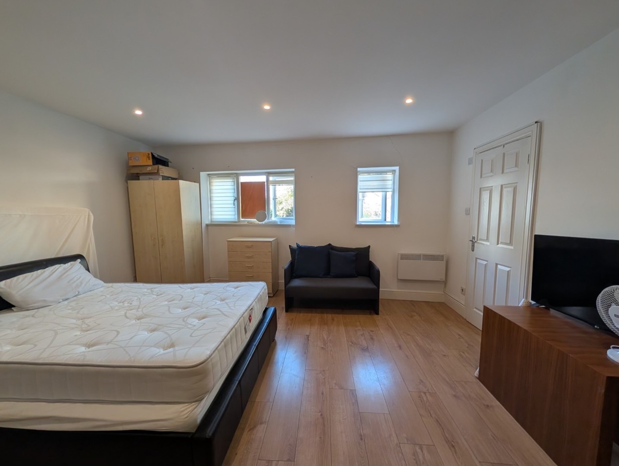 Additional image 5 of Studio Flat, Wandsworth Road, SW8, N1 7GU