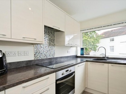 2 Bed Flat, Surrey Court, BN18