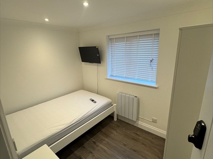 Room in a Shared Flat, Downs Grove, SS16