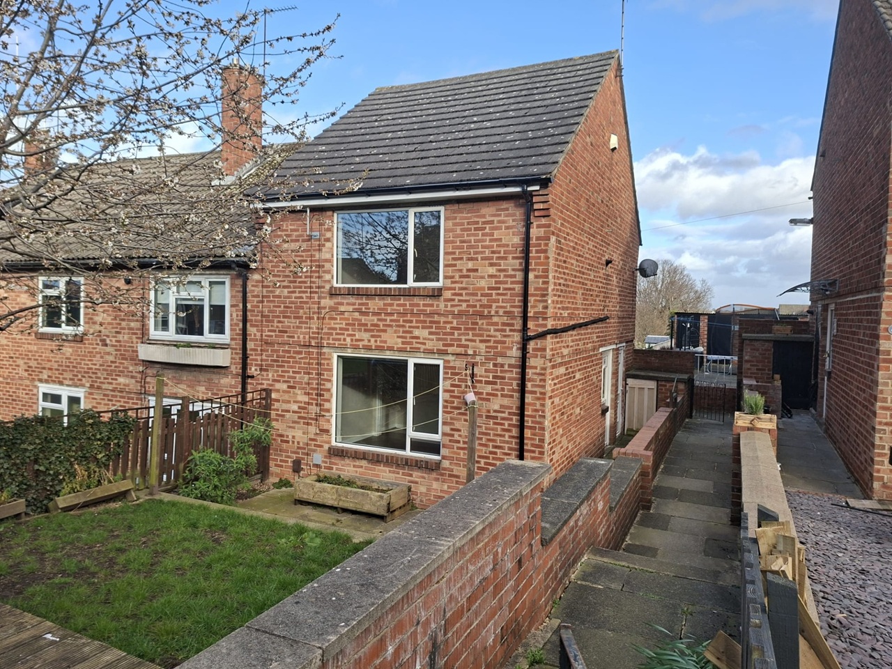 2 Bed End Terrace, St James Drive, LS18, N1 7GU