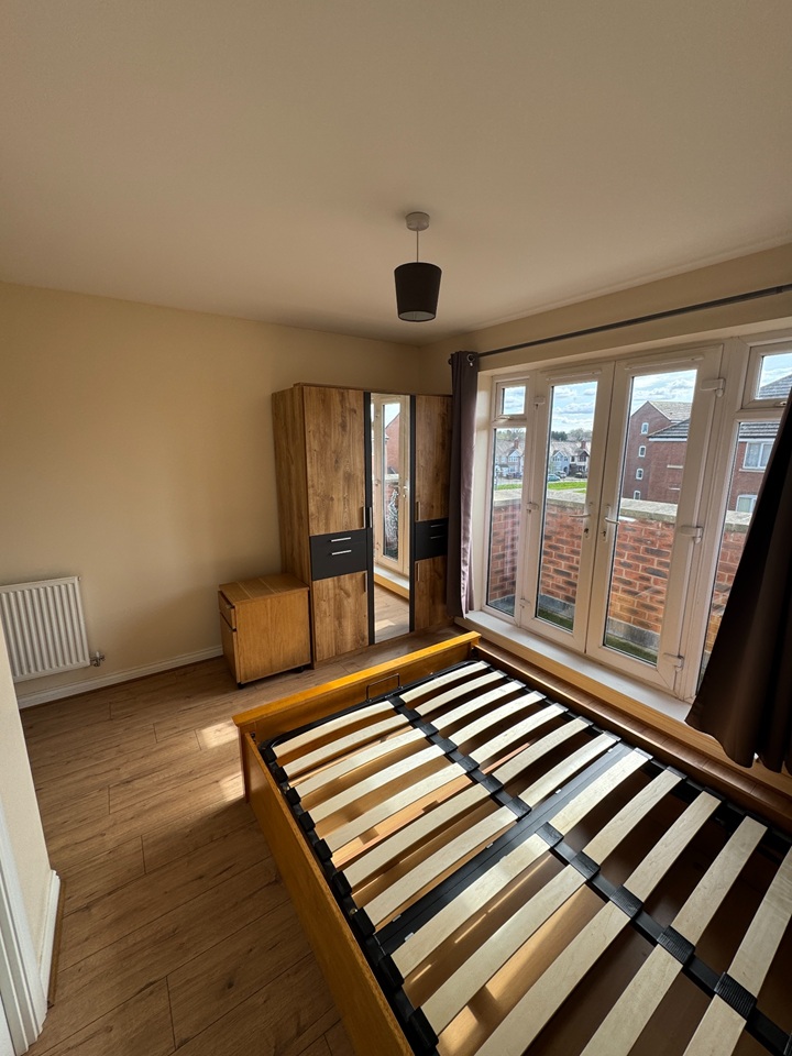 2 Bed Flat, Signals Drive, CV3 photo 4
