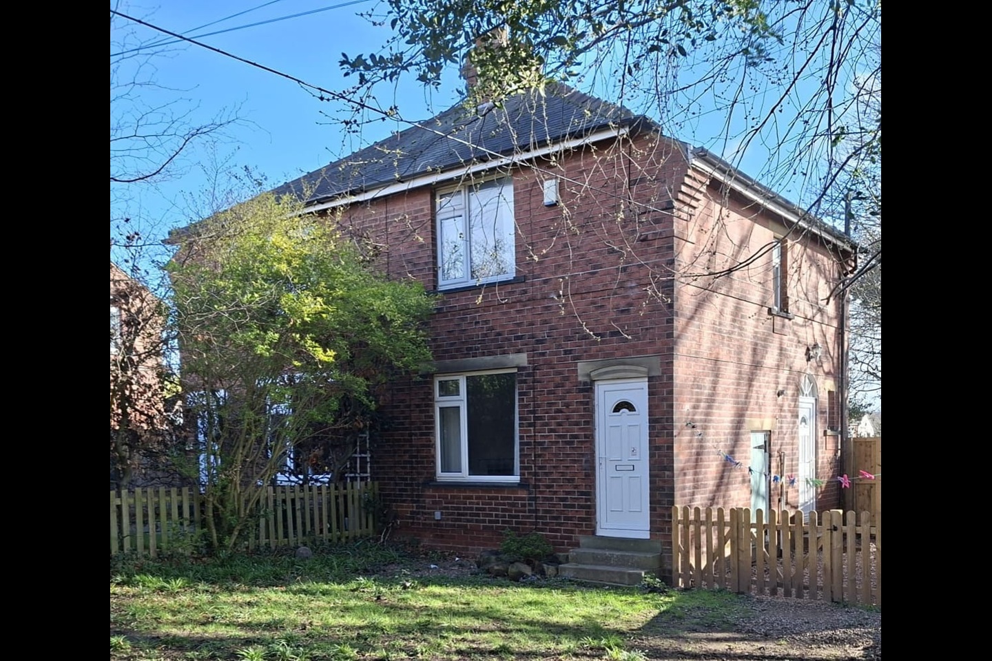 2 Bed Semi-Detached House, Broadway, LS18, N1 7GU