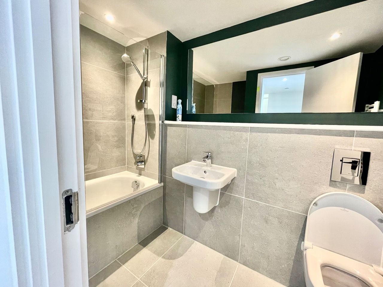 Additional image 36 of 3 Bed Flat, Spinners Way, M15, N1 7GU