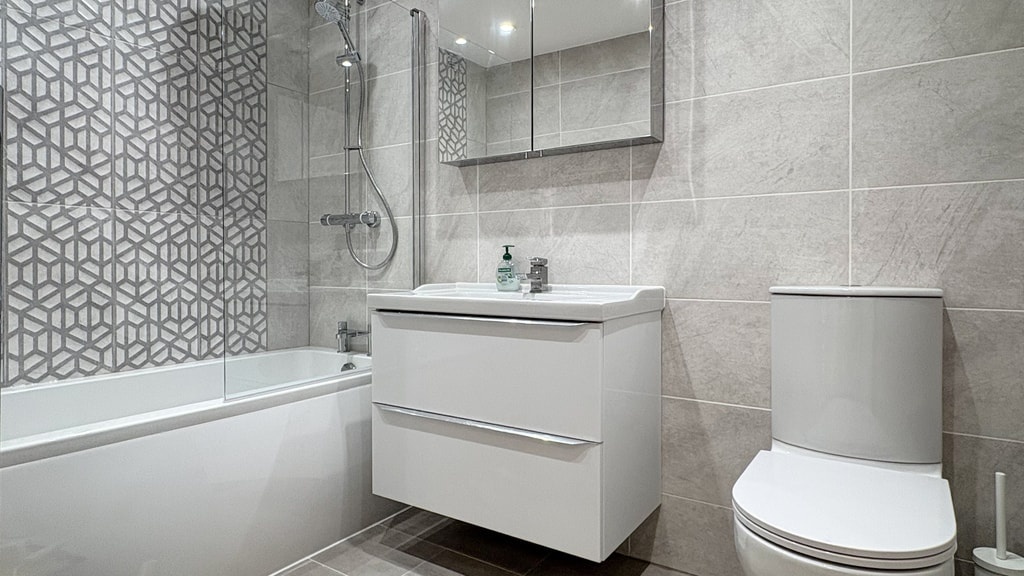 Additional image 3 of 3 Bed Flat, Cromwell Road, SW7, N1 7GU