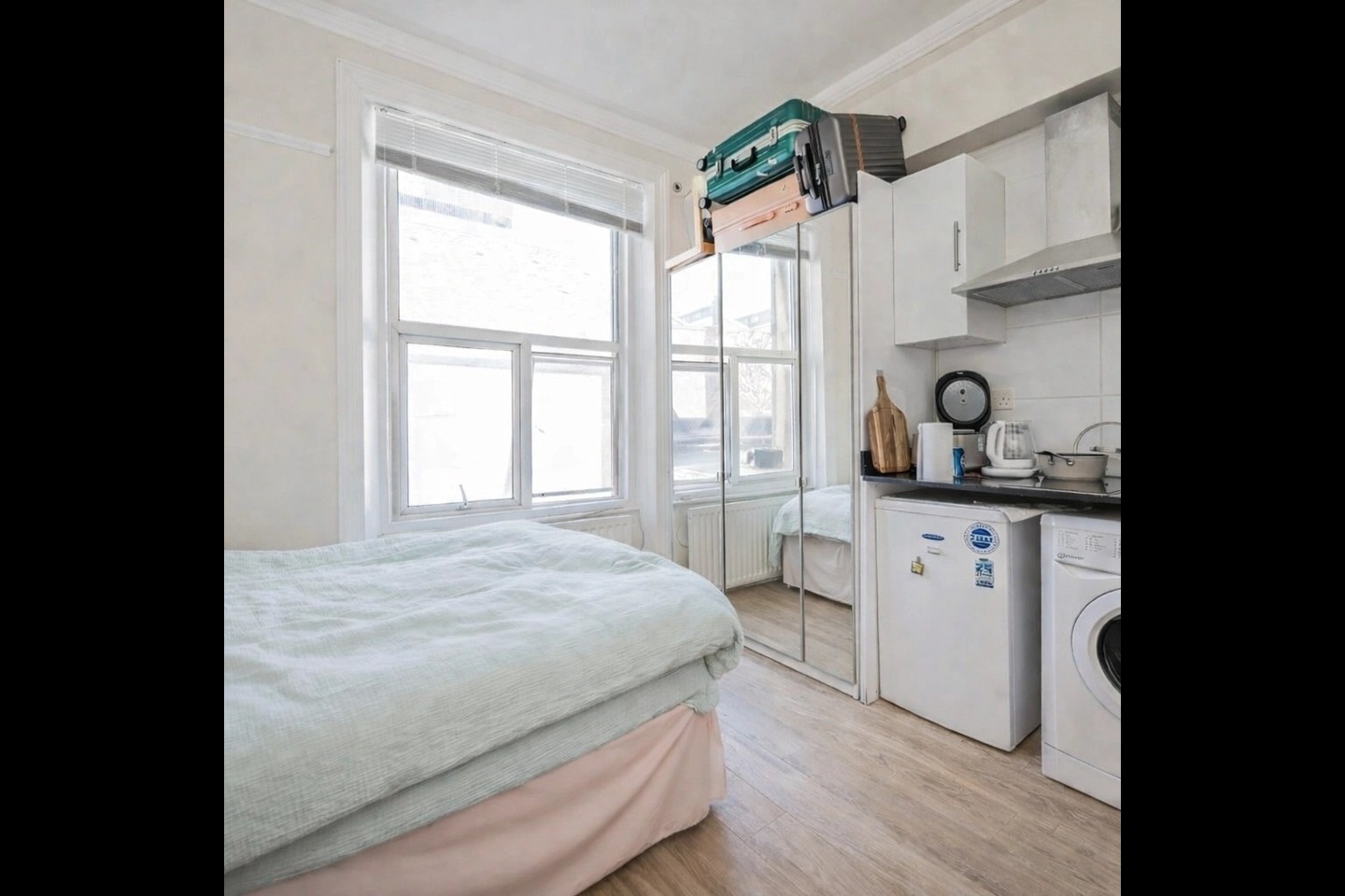 Studio Flat, Cheniston Gardens, W8, N1 7GU