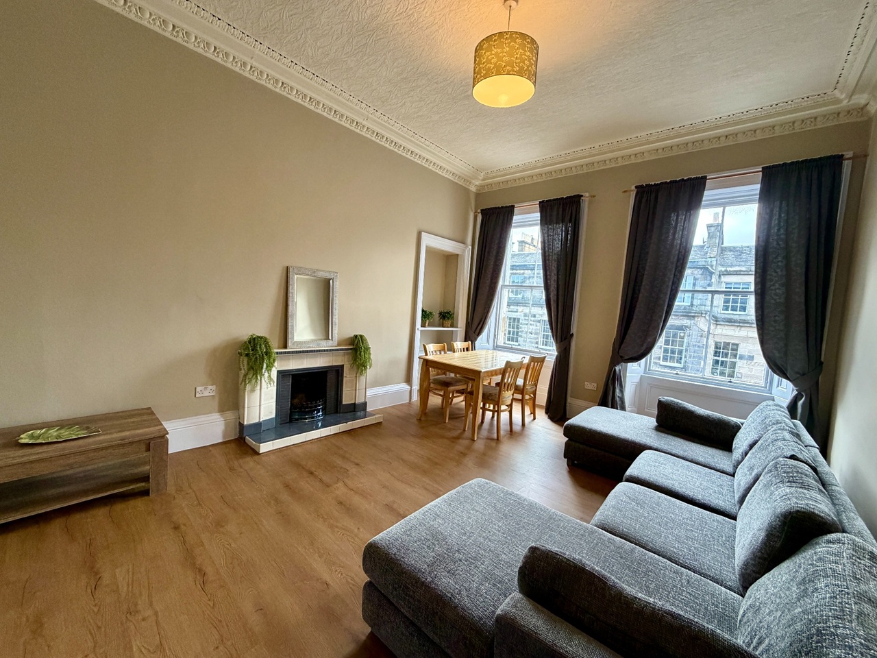 3 Bed Flat, Broughton St, EH1, N1 7GU