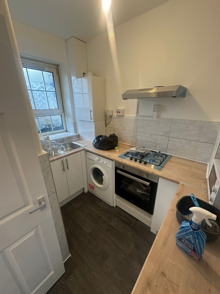 Additional image 2 of 3 Bed Flat, Chicksand St, E1, N1 7GU