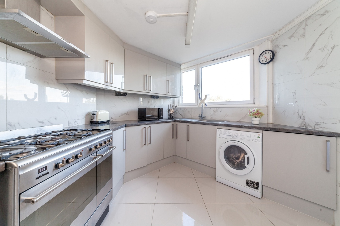 Additional image 4 of 4 Bed Flat, Shalcomb St, SW10, N1 7GU