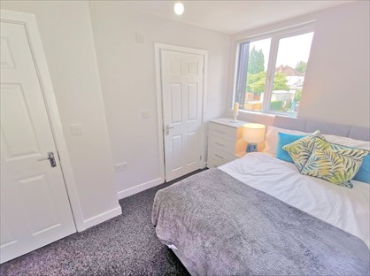 Room in a Shared House, Holly Road, B68