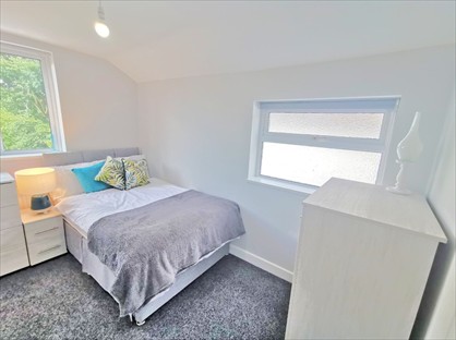 Room in a Shared House, Holly Road, B68