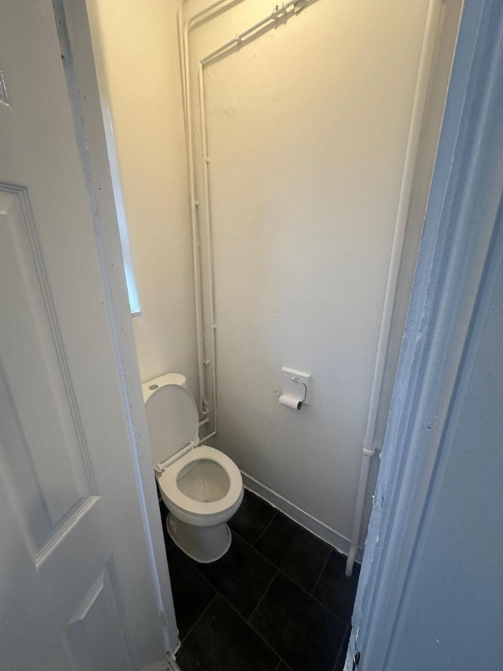 Additional image 9 of Room in a Shared Flat, Chicksand St, E1, N1 7GU