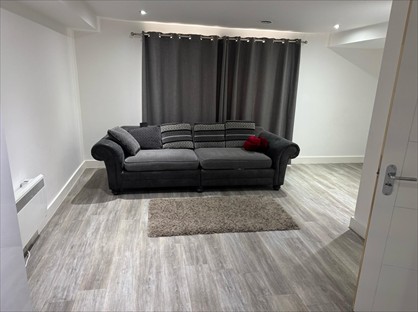 Studio Flat, High St, CM14
