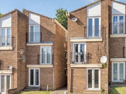 2 Bed Flat, Stonegrove Gardens, HA8