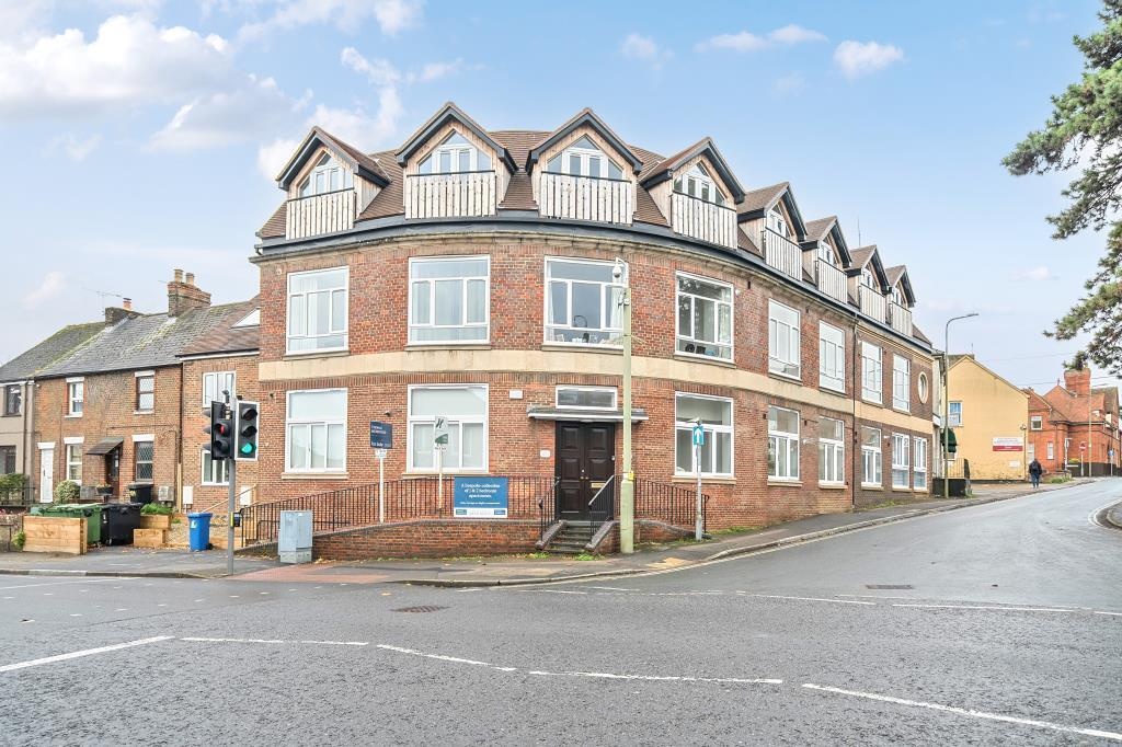 2 Bed Flat, Broadway, OX11, N1 7GU