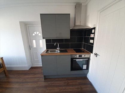 Studio Flat, Highcliffe Gardens, IG4