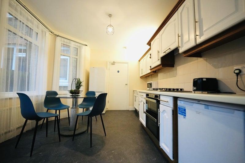 Additional image 5 of Room in a Shared Flat, Redriff Road, SE16, N1 7GU