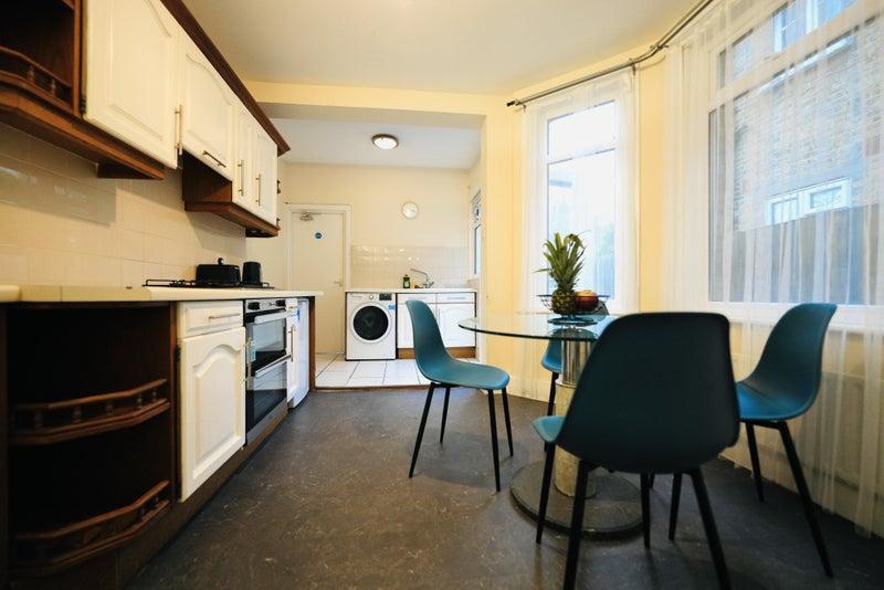 Additional image 6 of Room in a Shared Flat, Redriff Road, SE16, N1 7GU