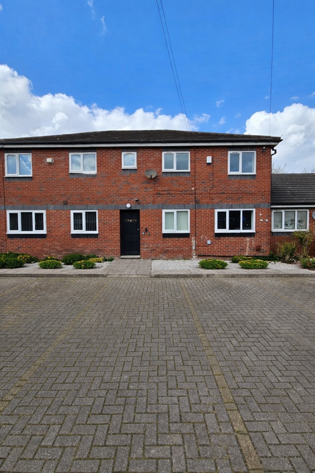 Chorley - 2 Bed Flat, Coppull, PR7 - To Rent Now for £750.00 p/m
