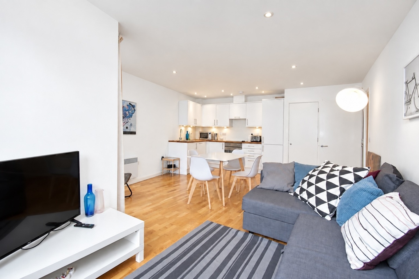 2 Bed Flat, Gifford St, N1 photo 2