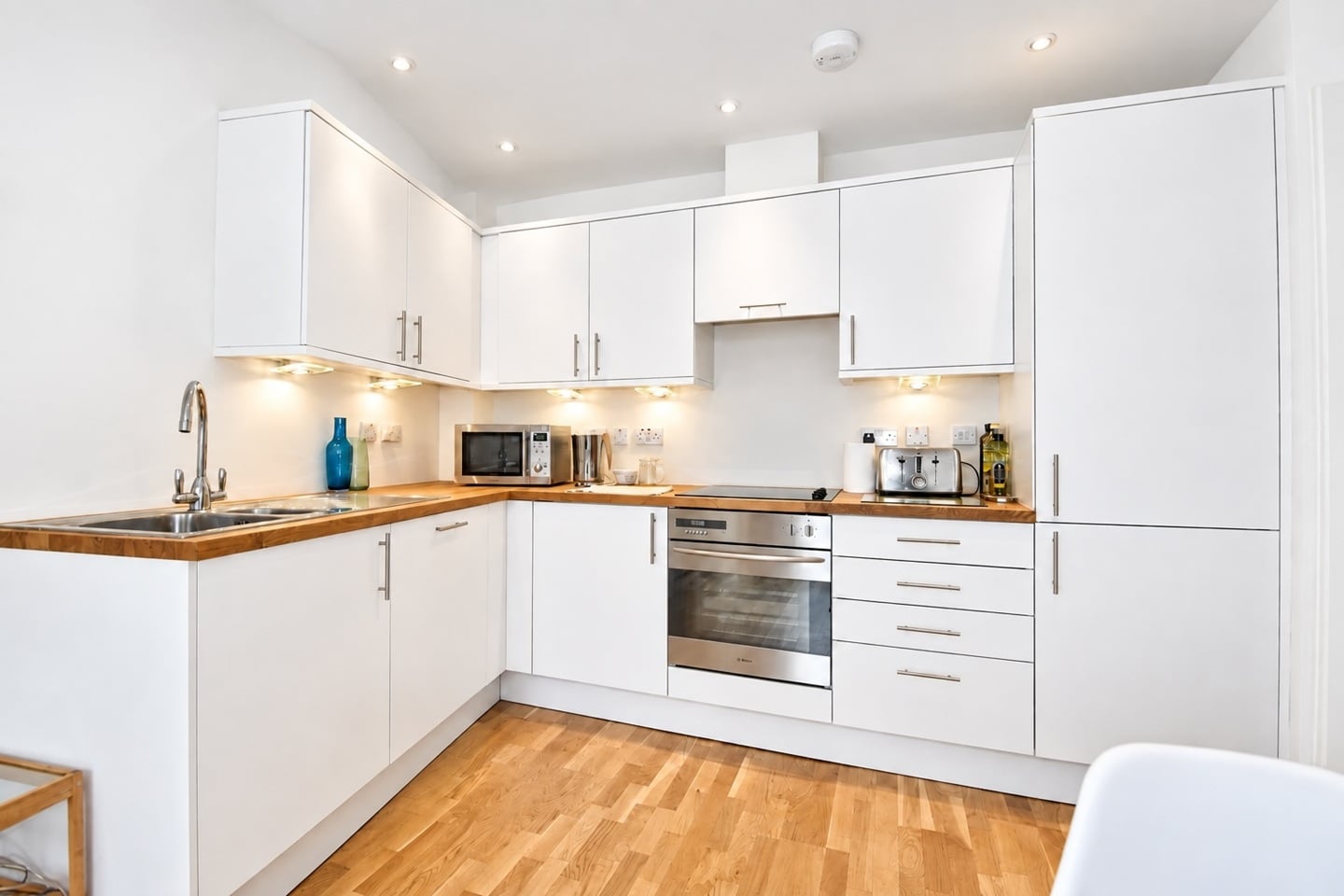 2 Bed Flat, Gifford St, N1 photo 3