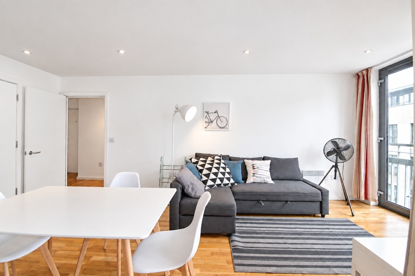 2 Bed Flat, Gifford St, N1 photo 4