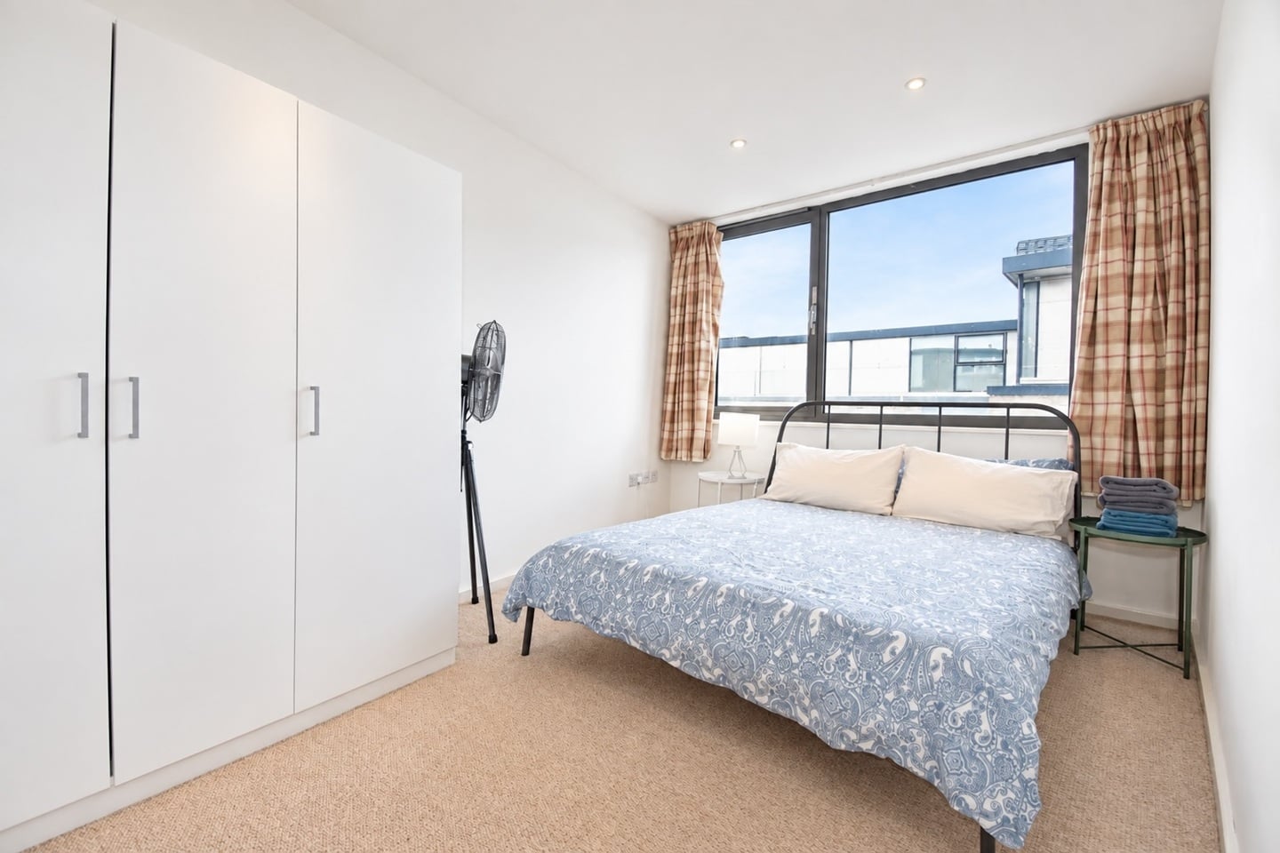 2 Bed Flat, Gifford St, N1 photo 5