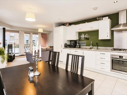 2 Bed Flat, Canal Court, WR5