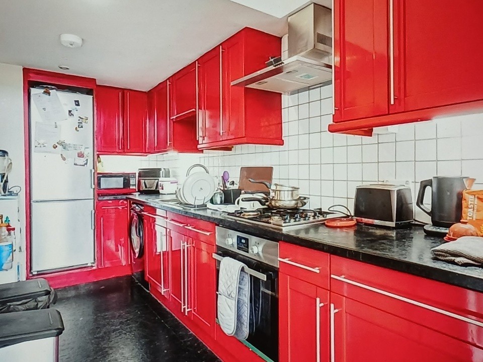1 Bed Flat, Chimney Court, E1W, N1 7GU