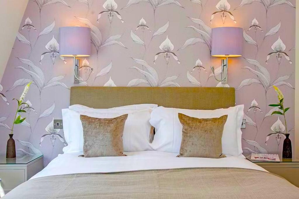 Additional image 3 of 3 Bed Terraced House, Green St, W1K, N1 7GU