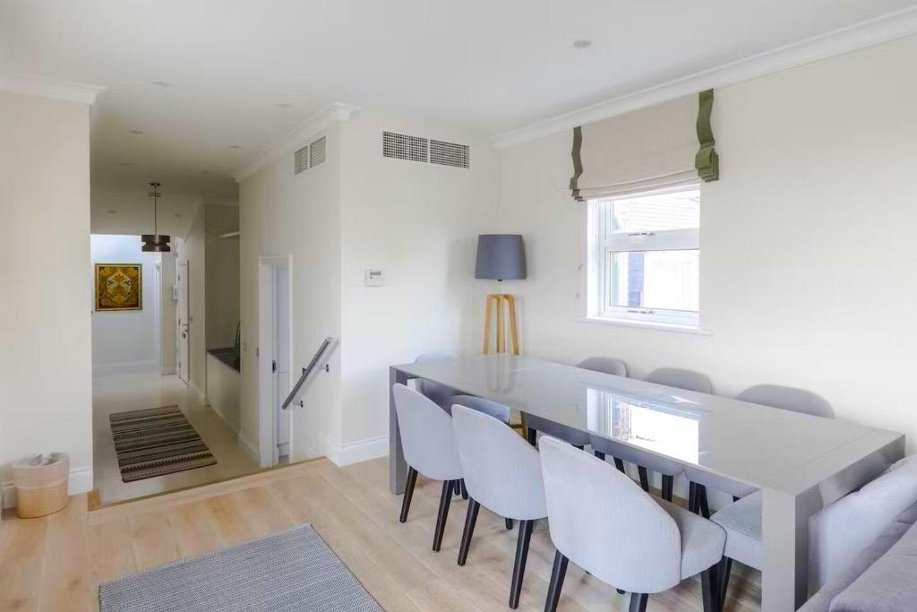 Additional image 4 of 3 Bed Terraced House, Green St, W1K, N1 7GU