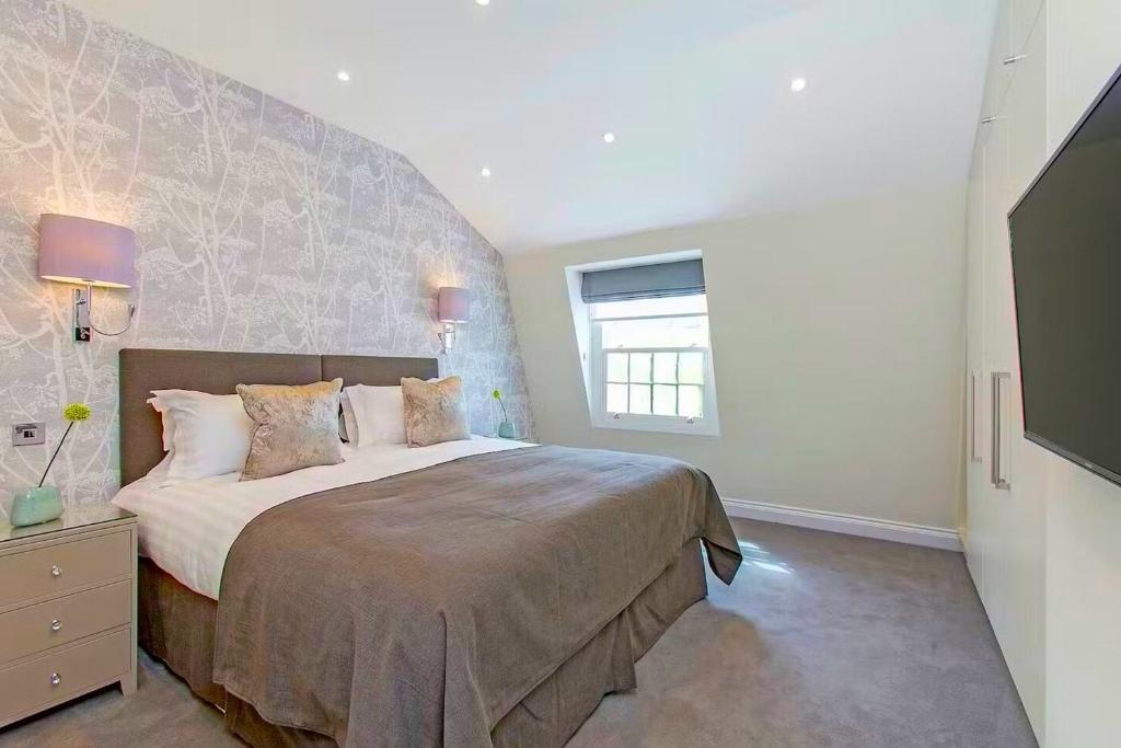 Additional image 5 of 3 Bed Terraced House, Green St, W1K, N1 7GU