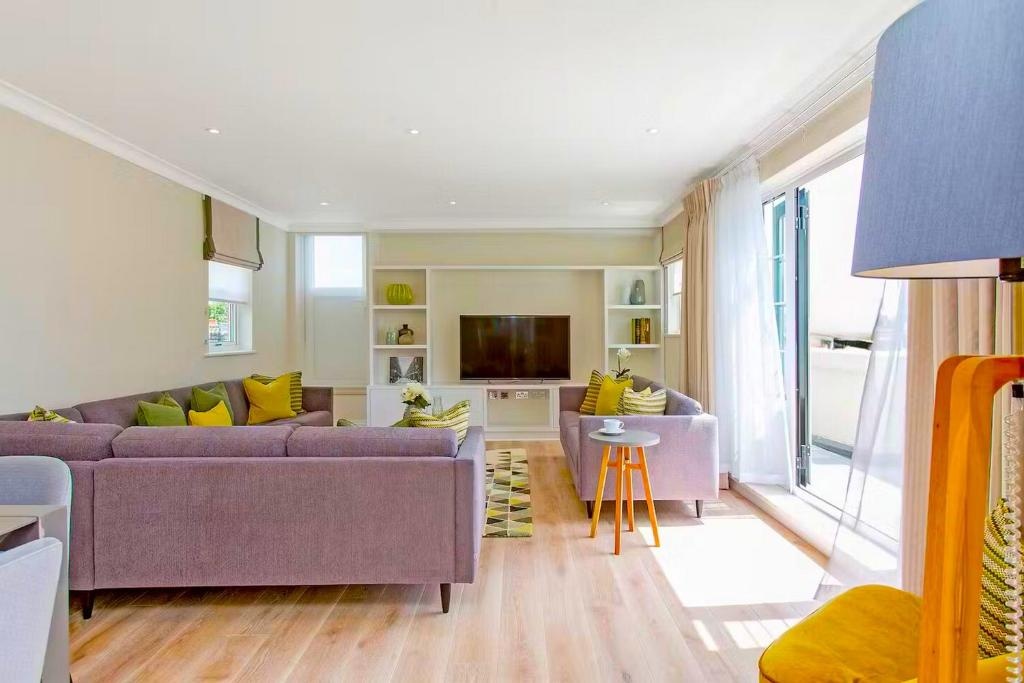 Additional image 7 of 3 Bed Terraced House, Green St, W1K, N1 7GU