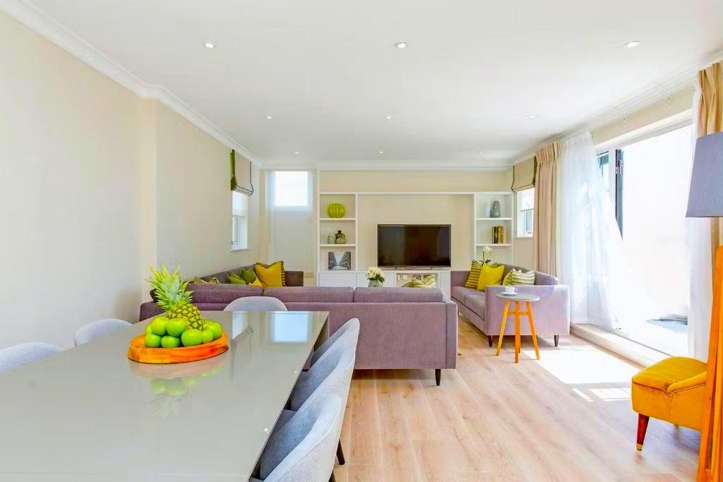 Additional image 11 of 3 Bed Terraced House, Green St, W1K, N1 7GU