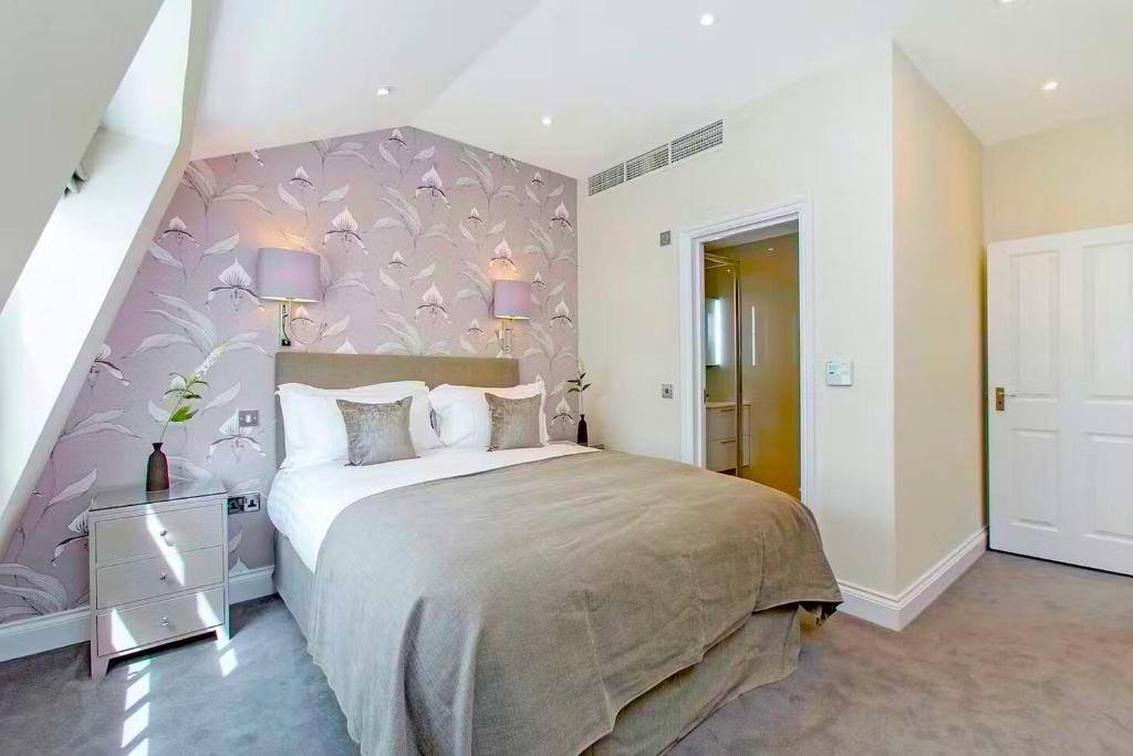 Additional image 12 of 3 Bed Terraced House, Green St, W1K, N1 7GU